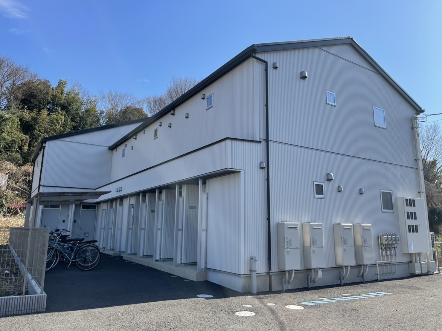 小田急小田原線「東海大学前」駅より徒歩14分のSOLEIL(ソレーユ)は、明るい色合いの外観となっております☆