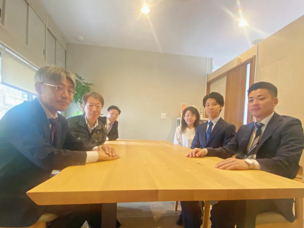 秦野営業所のスタッフ一同