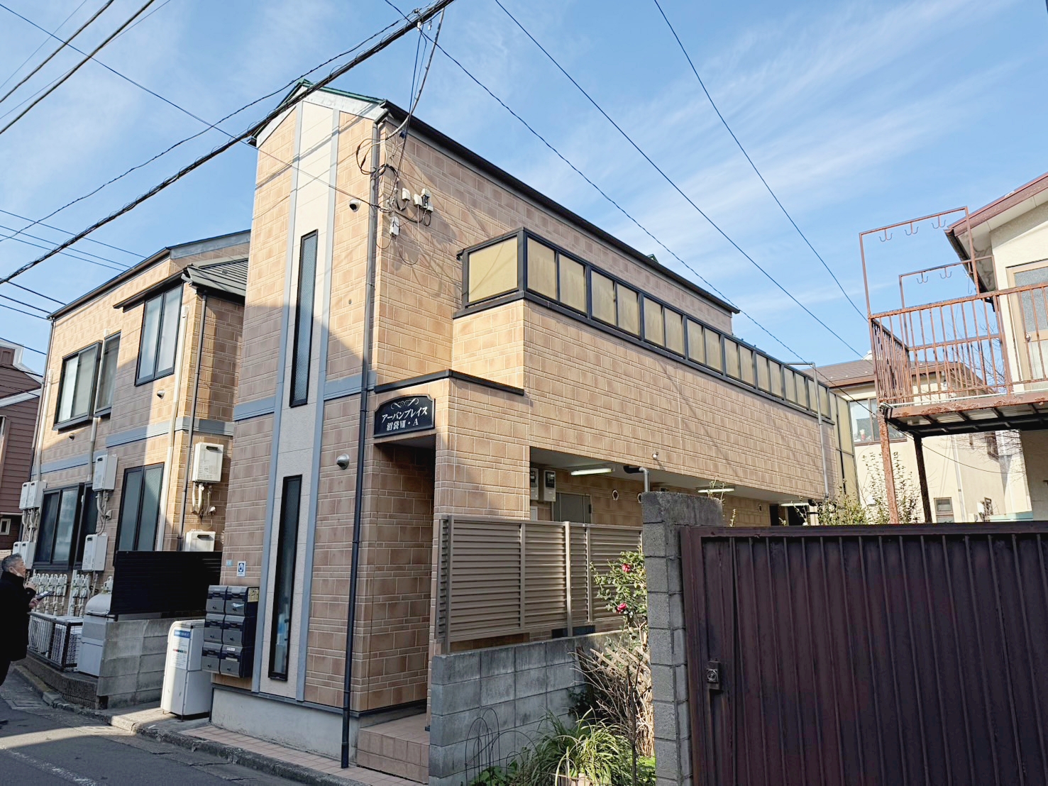 西武新宿線「沼袋駅」より徒歩5分の好立地☆『アーバンプレイス沼袋？ A』はキレイな外観です☆