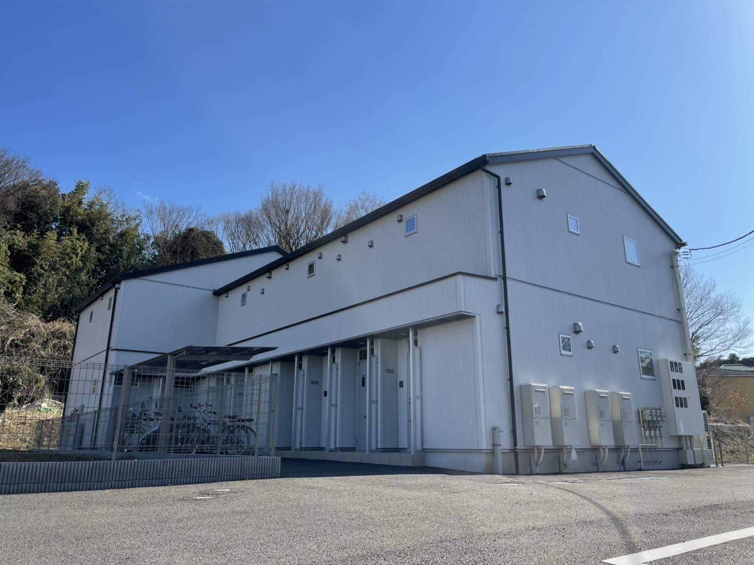 小田急小田原線「東海大学前」駅より徒歩14分のSOLEIL(ソレーユ)は、明るい色合いの外観となっております☆